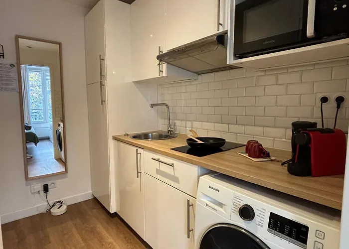 Clichy Studio Getaway - C70